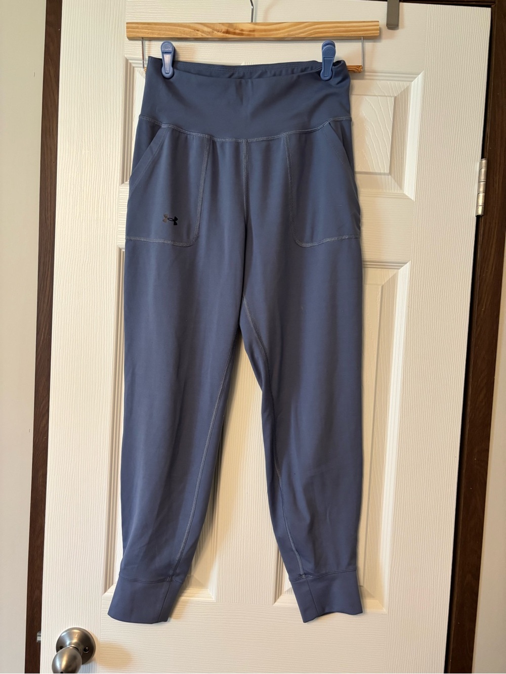 women’s under armour small pants